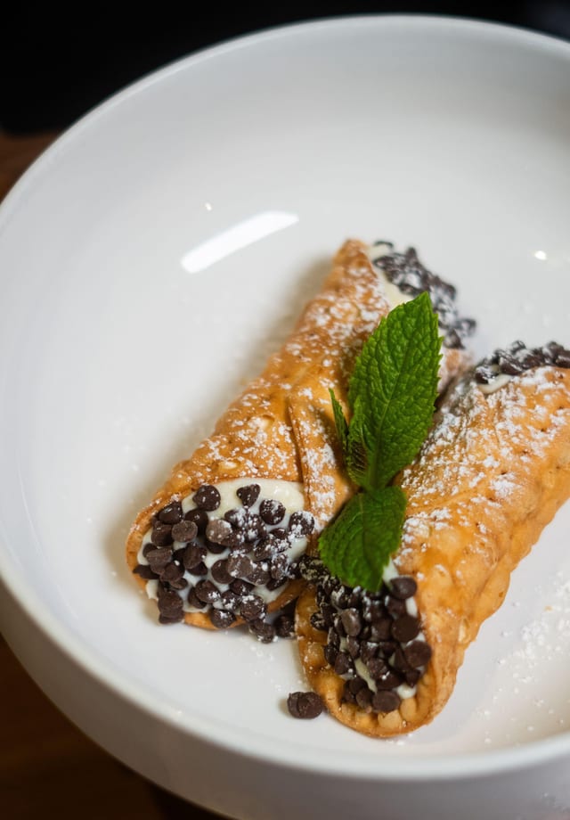 Cannoli.